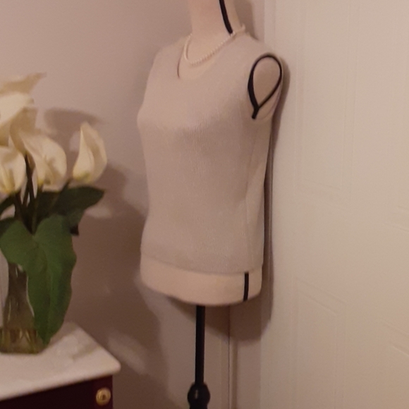 Top - Picture 2 of 8